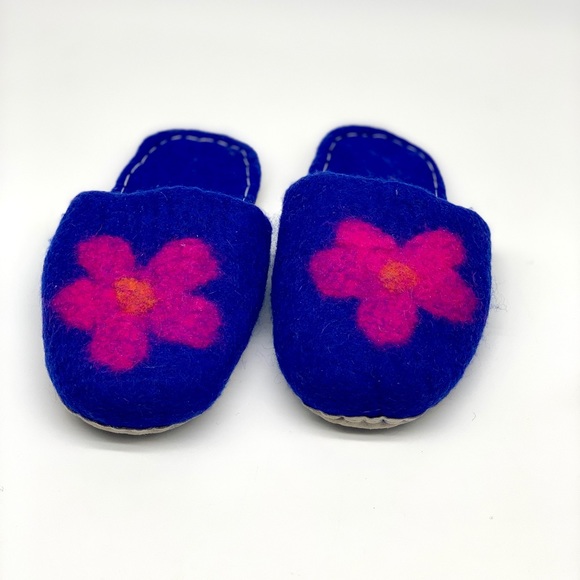Indoor Slippers Felt Fabric Handmade - Picture 2 of 5